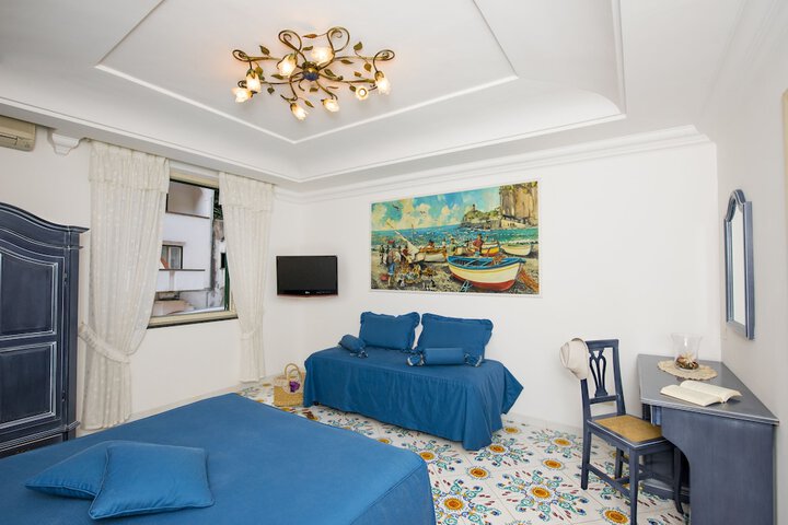 Room 8 of 48
