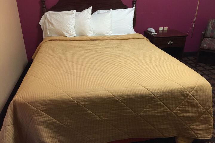Room 10 of 42
