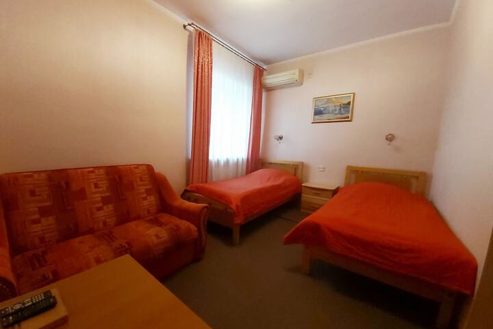 Room 16 of 34