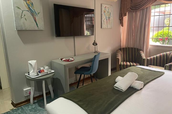 Room 27 of 77