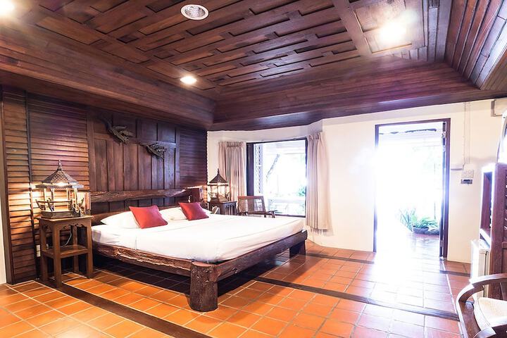 Room 4 of 32