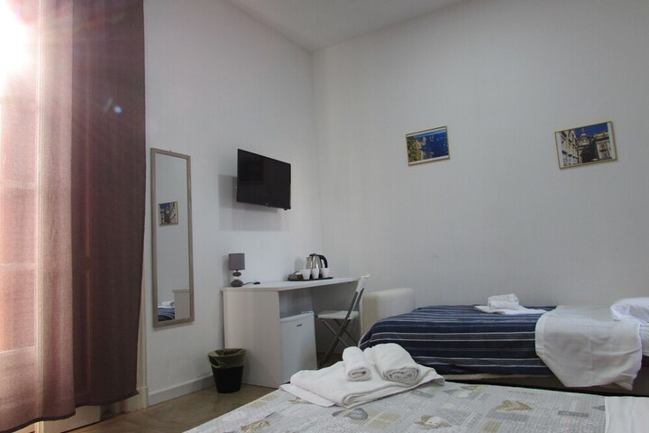 Room 27 of 71