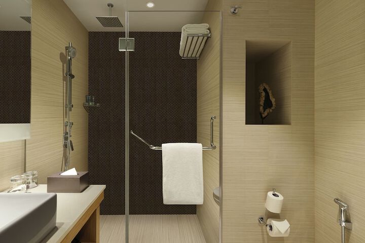 Room 15 of 37