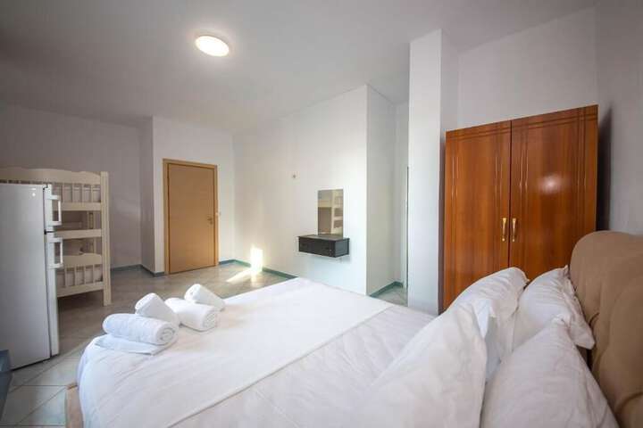 Room 29 of 74