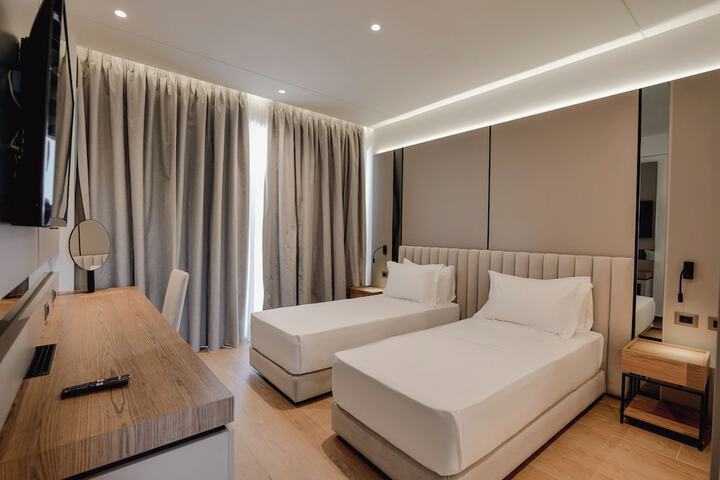 Room 2 of 43