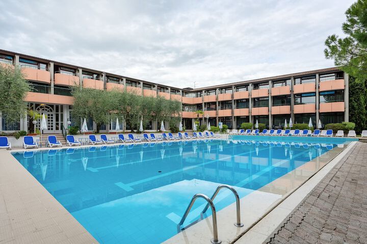 Hotel Pool