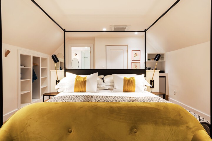Room 14 of 60