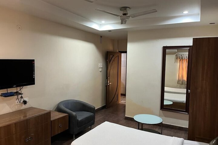 Room 2 of 7