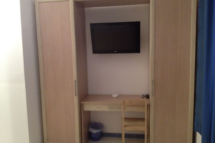 Room 10 of 25