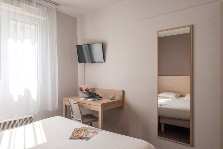 Room 8 of 23