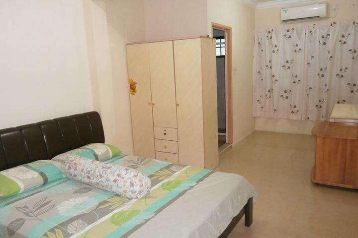 Room 2 of 5
