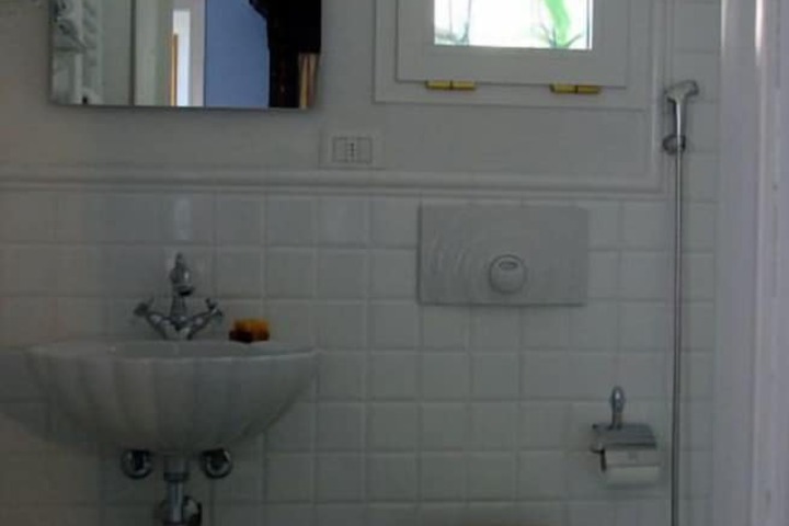 Room 25 of 40