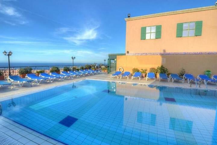 Pool 106 of 148