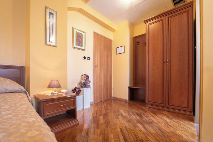 Room 16 of 49