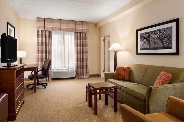 1 King Bed (4 of 7)
