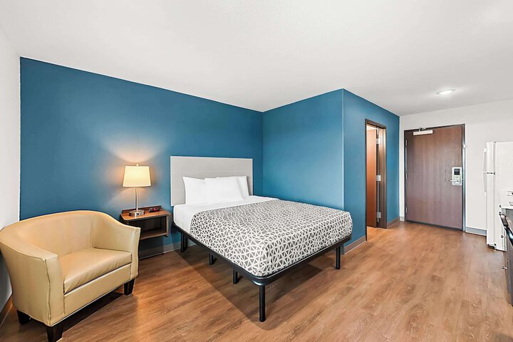 Suite Queen Bed (3 of 25)