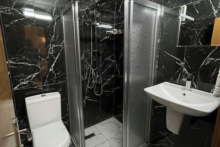 Room 11 of 27