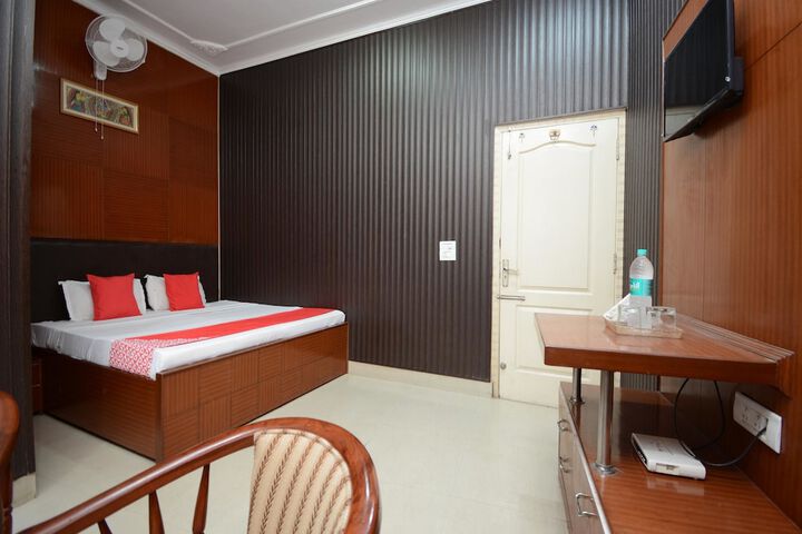 Room 7 of 8
