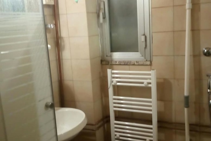 Room 10 of 38