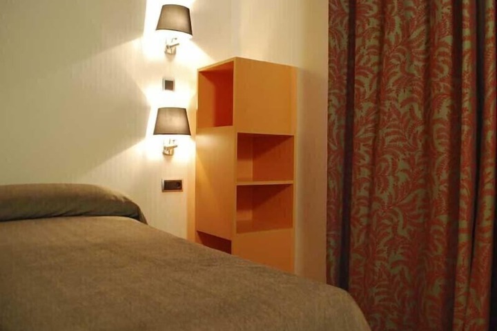 Room 4 of 34