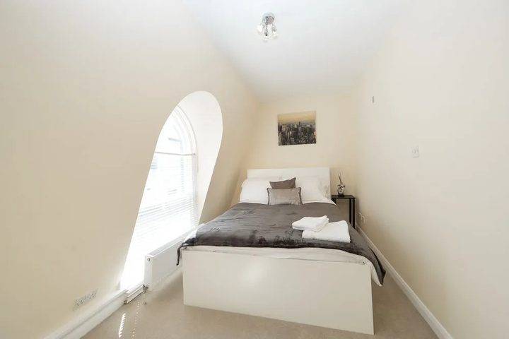 Room 3 of 20