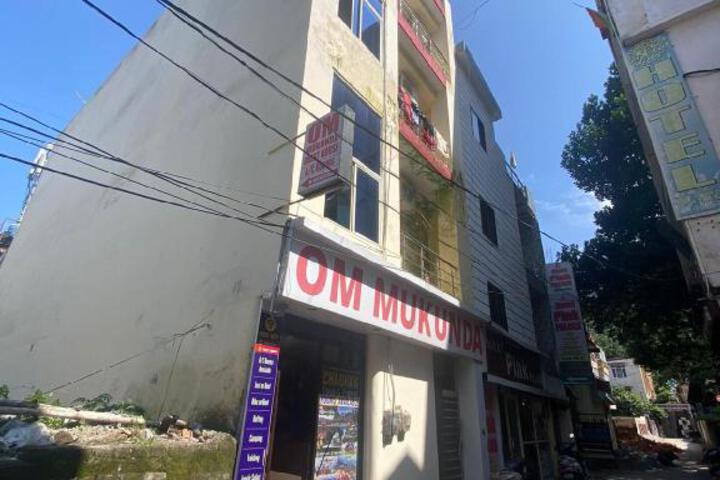 Om Mukunda by WB Inn