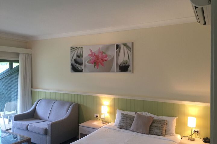 Room 8 of 84