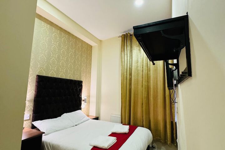 Room 27 of 43