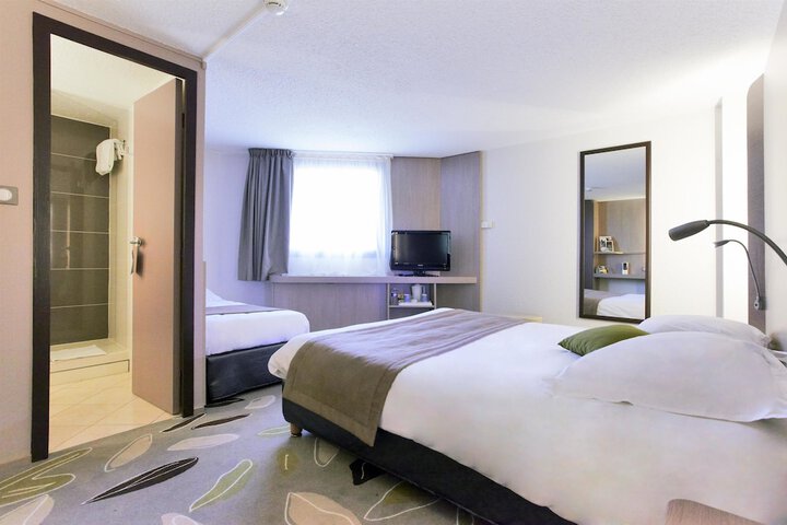 Room 10 of 61