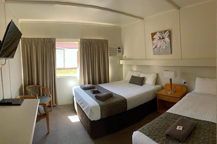 Room 4 of 13