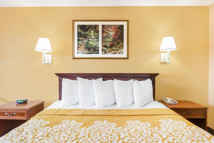 Room 9 of 28
