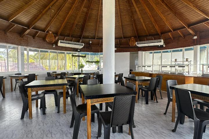 Dining 8 of 41