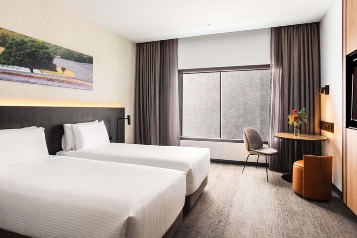 Room 28 of 172