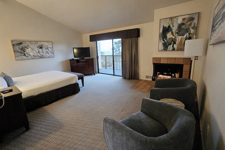 Room 33 of 62