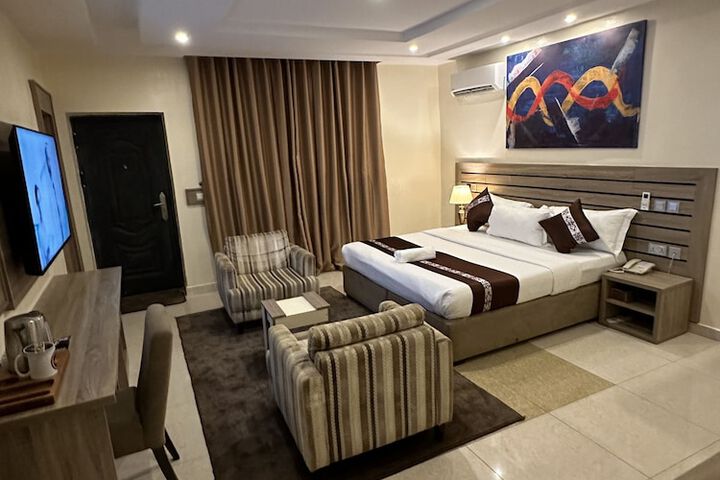 Room 12 of 19
