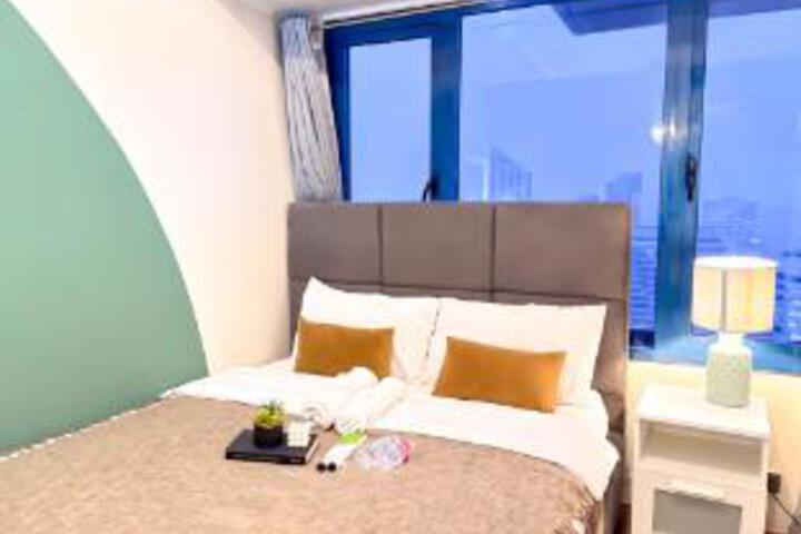 Green TropicalVibe in Metro l AIR B01-5862