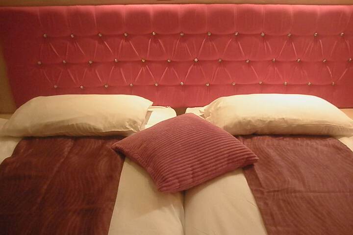 Room 8 of 18