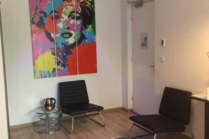 Room 7 of 16
