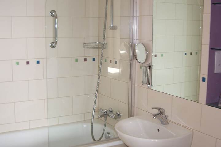 Room 15 of 25