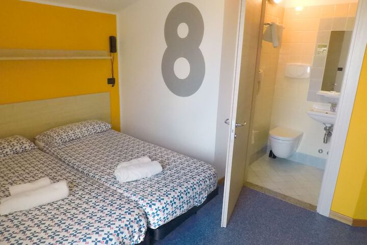 Room 9 of 51