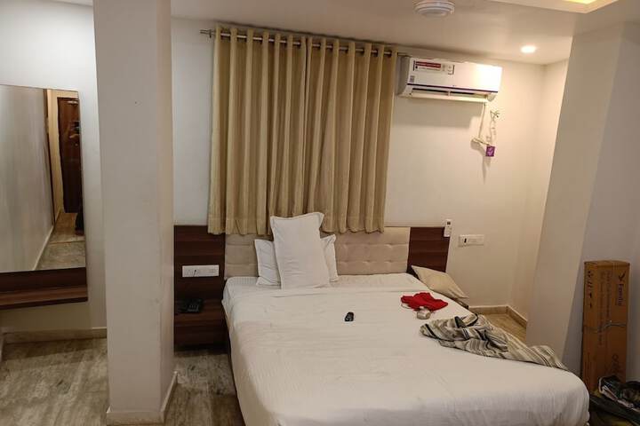 Room 10 of 15