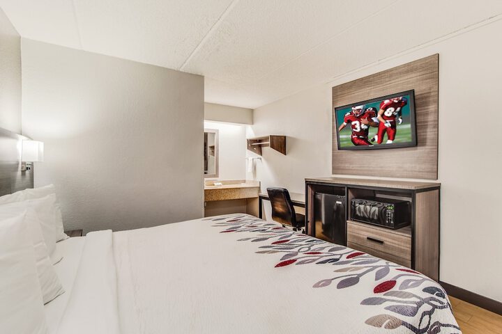 1 King Bed (6 of 20)