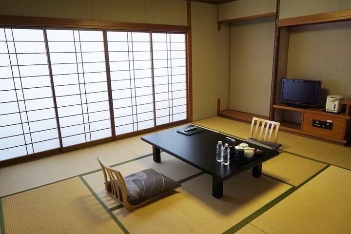 Room 12 of 52