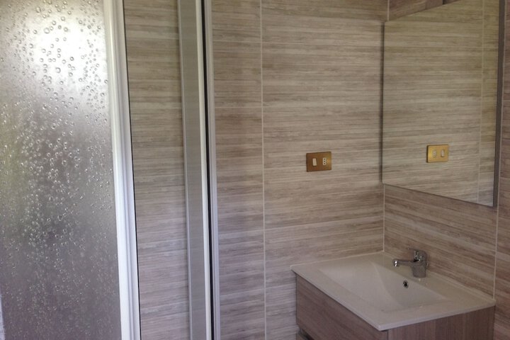 Room 9 of 12