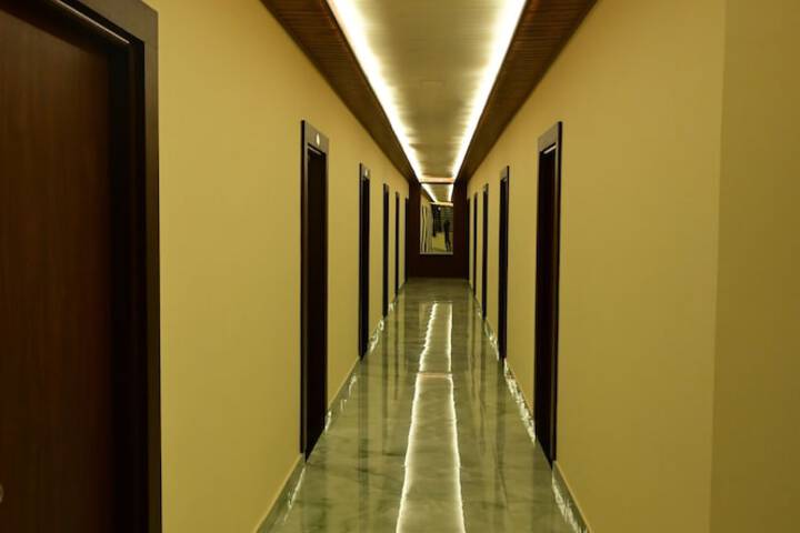 Room 9 of 16