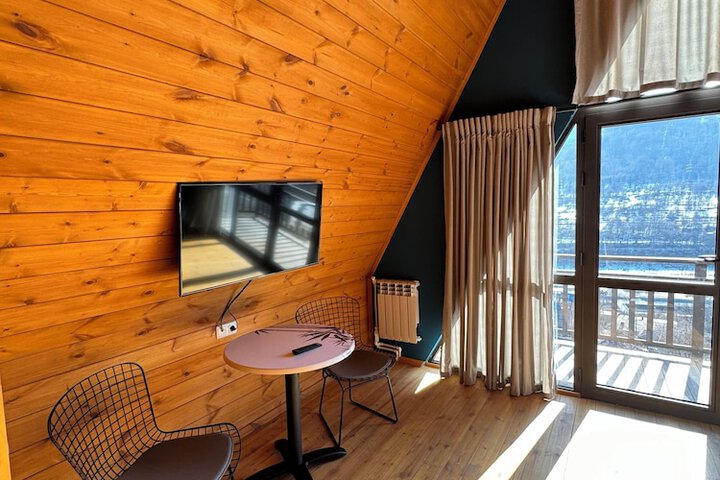 Room 10 of 65