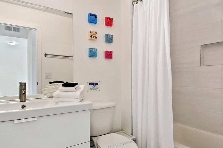Room 53 of 79