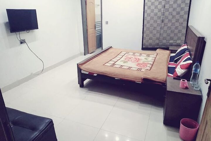 Room 4 of 7