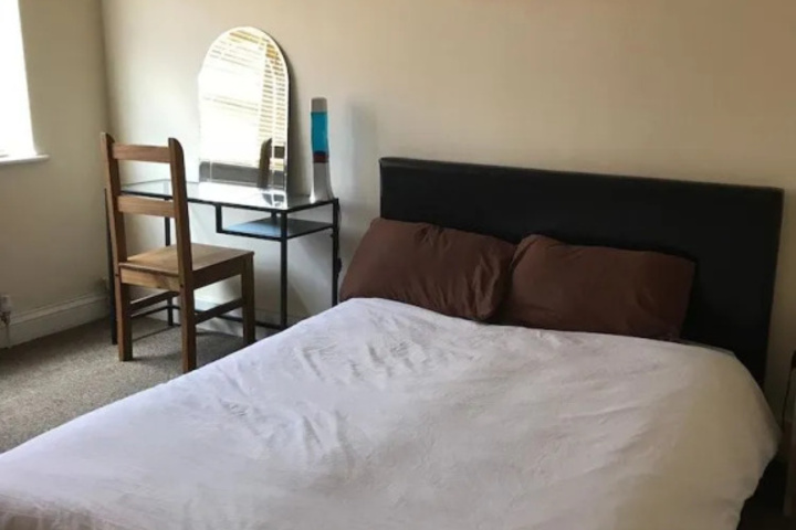 Room 4 of 7