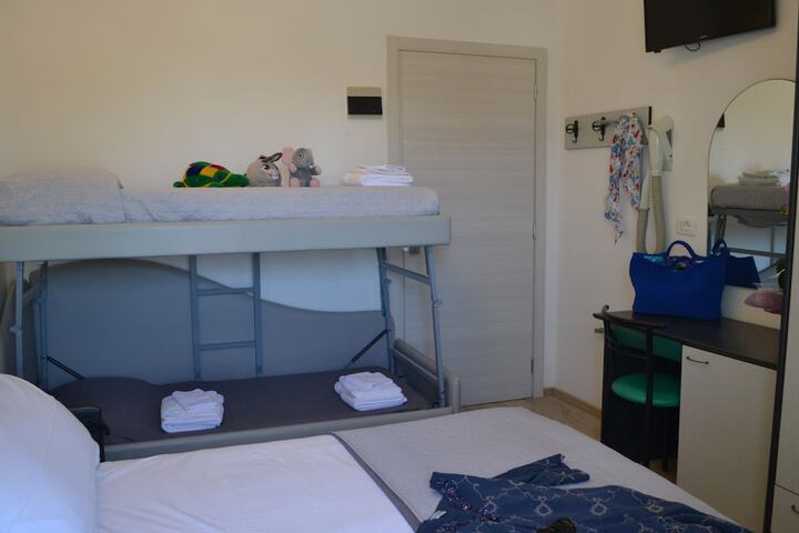 Room 8 of 37
